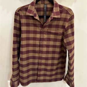 Lululemon Men’s Burgandy button down long sleeve shirt small good condition